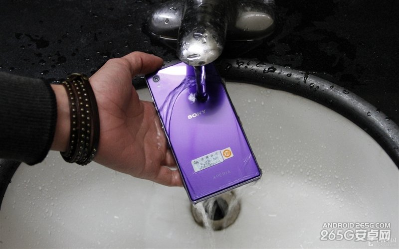 索尼Xperia Z1防水防尘