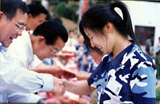 颁发荣誉 颁发荣誉