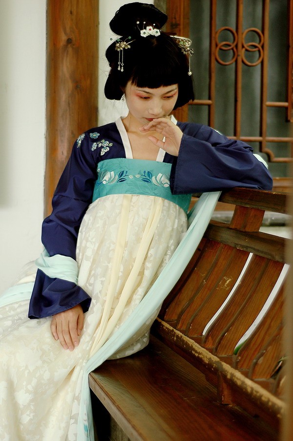 唐制汉服--齐胸儒裙 唐制汉服--齐胸儒裙