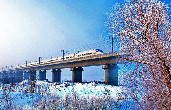 哈大高速铁路东北平原风景 哈大高速铁路东北平原风景