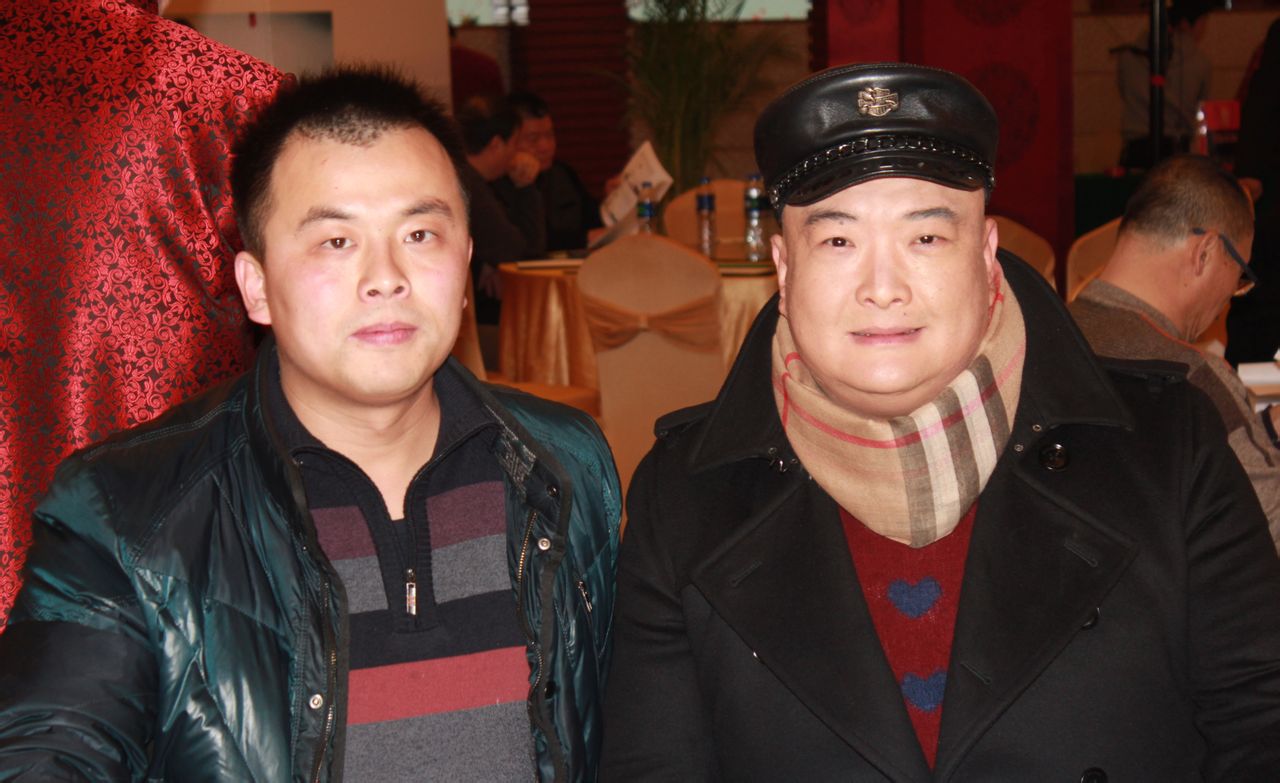 周航与着名表演艺术家范军在一起 周航与着名表演艺术家范军在一起