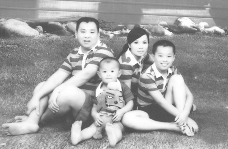 生前和妻儿的合影 生前和妻儿的合影