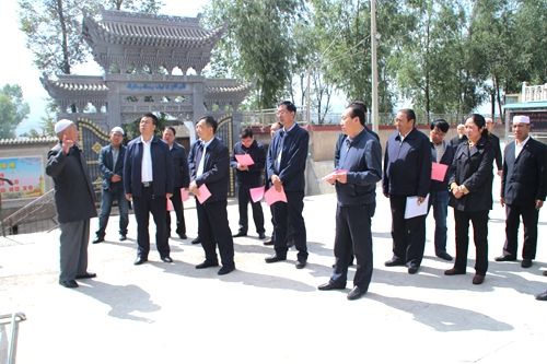 验收组深入和政县三合镇石虎家村 验收组深入和政县三合镇石虎家村