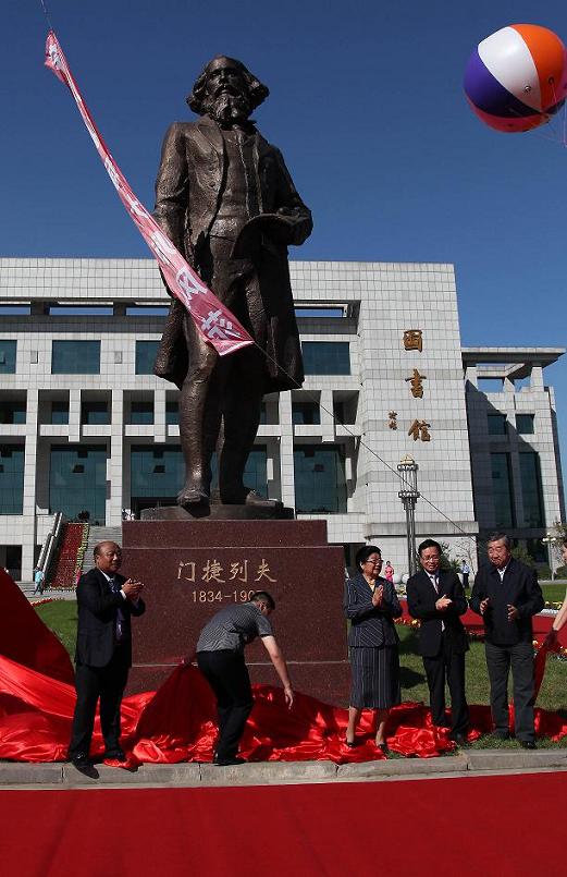 门捷列夫塑像揭幕 门捷列夫塑像揭幕