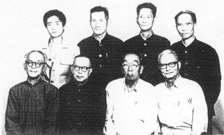 蓓蕾学社创办人李石锋(后排右数第二人)