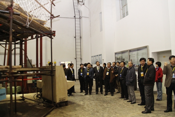 科技部专家组考察实验室建设情况 科技部专家组考察实验室建设情况