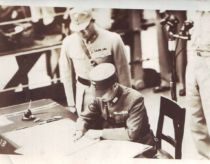 1945年,商震(后)陪同徐永昌接受日本无条件投降 1945年,商震(后)陪同徐永昌接受日本无条件投降