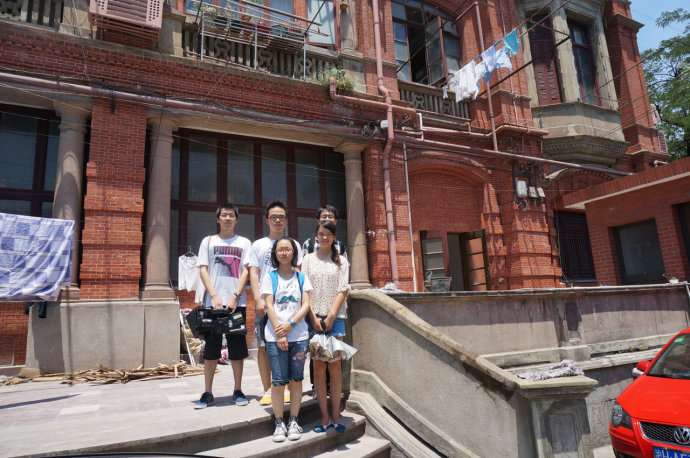 华东师大学子重访大夏大学沪校旧址 华东师大学子重访大夏大学沪校旧址