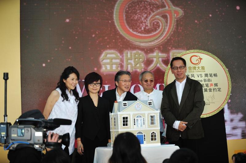 周笔畅风光签约,金牌大风高层均出席道贺 周笔畅风光签约,金牌大风高层均出席道贺