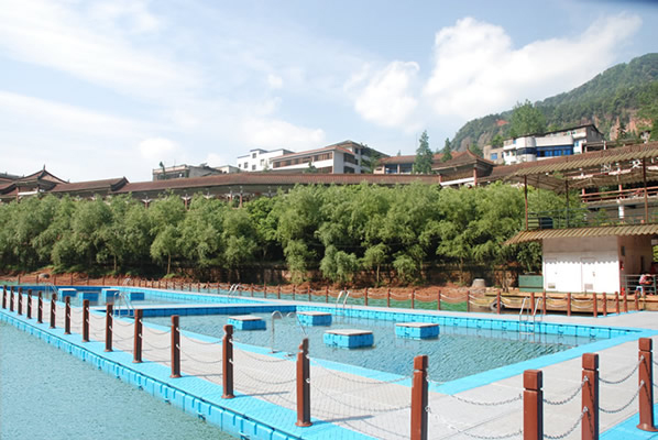 龙潭湖游泳池