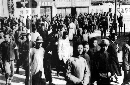 日军在安全区将青壮年当“残败兵”强行拉出 日军在安全区将青壮年当“残败兵”强行拉出
