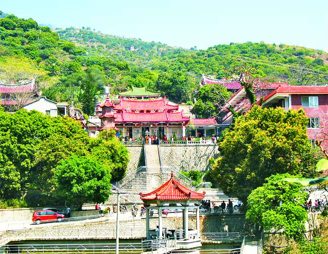 千年古寺龙池岩 千年古寺龙池岩