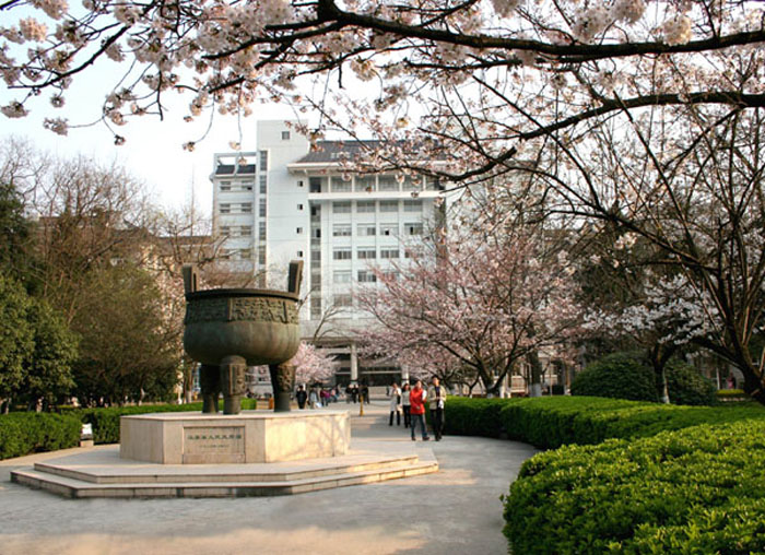 南京林业大学——百年铜鼎
