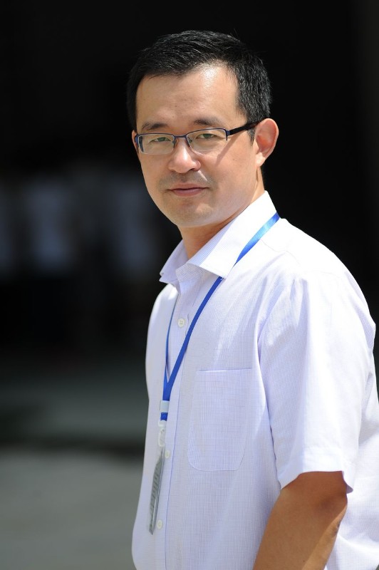 校长谢晓富 校长谢晓富