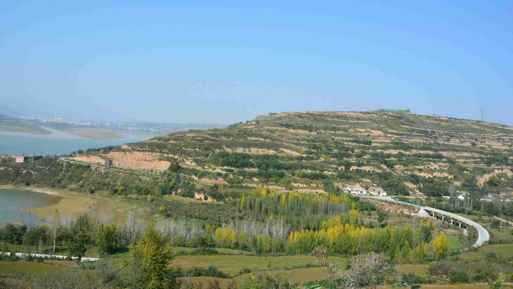 千阳县城东丘陵地貌 千阳县城东丘陵地貌