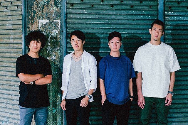左起:吉他手虎神、主唱阿山、鼓手纬纬、贝斯手奥迪 左起:吉他手虎神、主唱阿山、鼓手纬纬、贝斯手奥迪