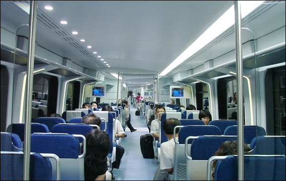北京捷运机场线车厢内部 北京捷运机场线车厢内部
