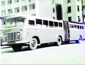 上世纪70年代亮相南京的“大通道”公车 上世纪70年代亮相南京的“大通道”公车