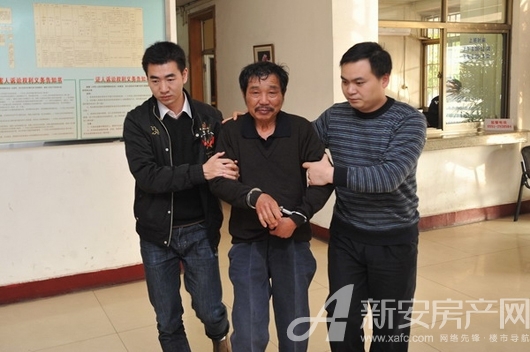合肥碎尸案嫌疑犯被警方带走。 合肥碎尸案嫌疑犯被警方带走。
