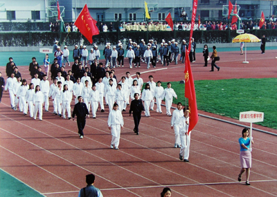 校运动会新闻与传播学院入场式 校运动会新闻与传播学院入场式